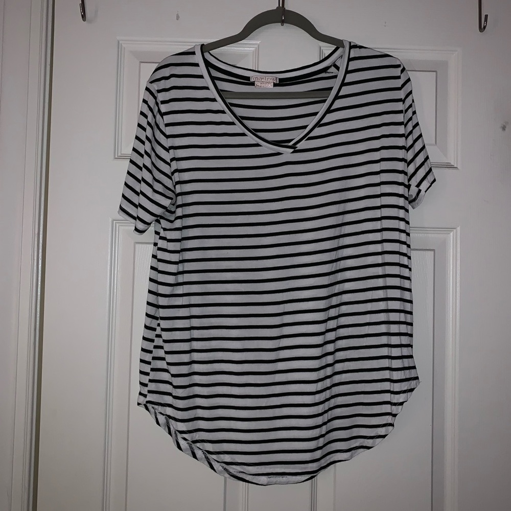 ‼️ FINAL PRICE ‼️ BLACK AND WHITE STRIPED V-NECK